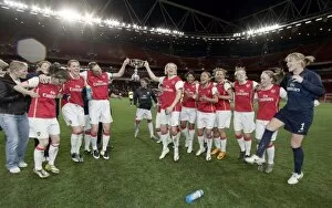 Arsenal Ladies v Chelsea 2007-8 Collection: Arsenal Ladies celebrate with the Premier League