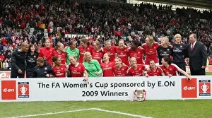 Images Dated 4th May 2009: Arsenal Ladies celebrate winning the FA Cup