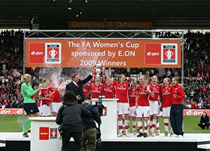 Arsenal Ladies lift the FA Cup Trophy