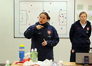 Arsenal Ladies: Manager Laura Harvey and Assistant Rihanne Skinner Strategize Ahead of Chelsea Showdown