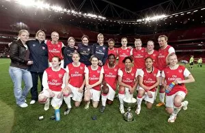 Arsenal Ladies v Chelsea 2007-8 Collection: Arsenal Ladies with the Premier League