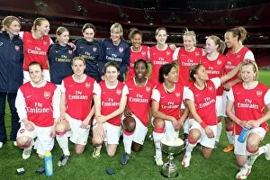 Arsenal Ladies v Chelsea 2007-8 Collection: Arsenal Ladies with the Premier League Trophy