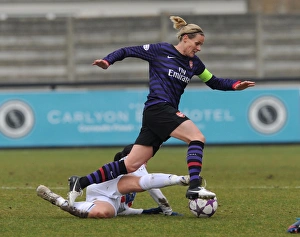Arsenal Ladies vs. ASD Torres: Kelly Smith vs. Giulia Domenichetti in Intense Womens Champions League Clash
