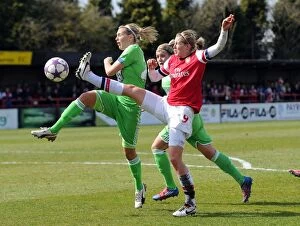 Females Collection: Arsenal Ladies vs. VfL Wolfsburg: Ellen White vs. Lena Goessling in the UEFA Women's Champions