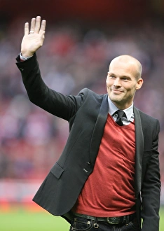 Arsenal legend Freddie Ljungberg waves to the fans before the match. Arsenal 2 Arsenal legend Freddie Ljungberg waves to the fans before the match. Arsenal 2