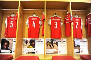 Arsenal Legends V Milan Glorie Prints: Arsenal Legends vs Milan Glorie: A Battle of Football Icons at Emirates Stadium