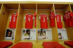 Arsenal Legends V Milan Glorie Prints: Arsenal Legends vs Milan Glorie: A Battle of Football Legends at Emirates Stadium