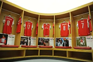 Arsenal Legends V Milan Glorie Prints: Arsenal Legends vs Milan Glorie: A Battle of Football Legends at Emirates Stadium