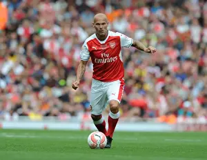 Arsenal Legends vs. Milan Glorie: Clash of Football Greats at Emirates Stadium