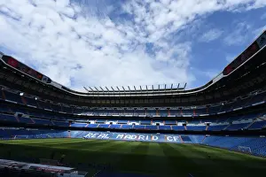Real Madrid Legends V Arsenal Legends 2018-19 Prints: Arsenal Legends vs. Real Madrid Legends at Estadio Santiago Bernabeu (2018-19)