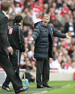 Arsenal v Everton 2008-9 Collection: Arsenal manager Arsene Wenger