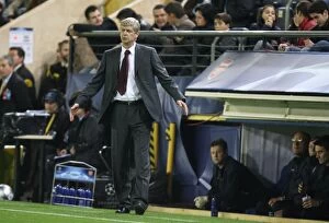 Villarreal v Arsenal 2008-9 Collection: Arsenal manager Arsene Wenger