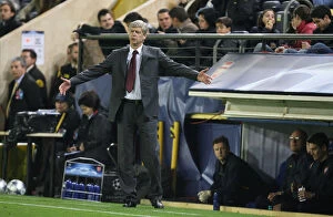 Villarreal v Arsenal 2008-9 Collection: Arsenal manager Arsene Wenger