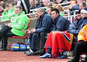 Arsenal v Tottenham 2007-8 Collection: Arsenal manager Arsene Wenger and assistant Pat Rice during the match