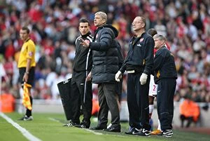 Arsenal v Everton 2008-9 Collection: Arsenal manager Arsene Wenger and club doctor Ian Beasley