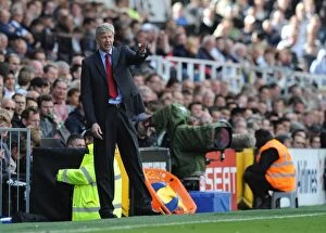 Fulham v Arsenal 2010-11 Collection: Arsenal manager Arsene Wenger. Fulham 2: 2 Arsenal, Barclays Premier League