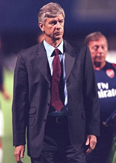 Dinamo Zagreb v Arsenal 2006-7 Collection: Arsenal manager Arsene Wenger at half-time