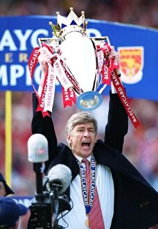 Images Dated 7th April 2005: Arsenal manager Arsene Wenger lifts the F.A.Barclaycard Premiership Trophy