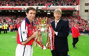 Arsenal manager Arsene Wenger lifts the F. A
