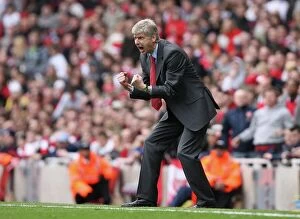 Arsenal v Liverpool 2007-08 Collection: Arsenal manager Arsene Wenger shows his frustration during the match