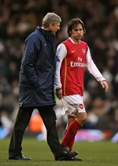 Fulham v Arsenal 2007-8 Gallery: Arsenal manager Arsene Wenger talks with Tomas Rosicky at half time