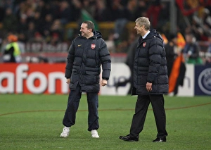 AS Roma v Arsenal 2008-9 Collection: Arsenal manager Arsene Wenger & travel manager celebrate