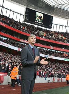 Arsenal v West Ham United 2008-9 Collection: Arsenal manager Arsene Wenger during the tribute to Dr John Crane