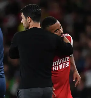 Arsenal Manager Mike Arteta Embraces Substituted Gabriel Jesus: Arsenal FC vs Aston Villa, Premier League 2022-23