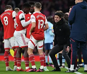 Arsenal Manager Mikel Arteta Rallies Team During Arsenal vs Brentford Premier League Clash at Emirates Stadium
