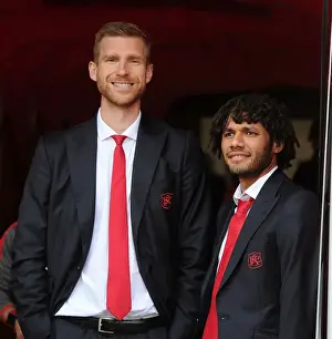 Arsenal V Manchester United 2016-17 Prints: Arsenal: Per Mertesacker and Mohamed Elneny Prepare for Manchester United Clash (2016-17)