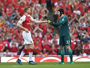 Arsenal: Per Mertesacker Passes Captain's Armband to Petr Cech (Arsenal v Burnley, 2018)