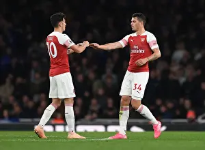 Arsenal: Ozil Passes Captain Armband to Xhaka vs Leicester City (2018-19)