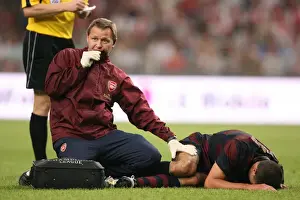 Arsenal physio Gary Lewin treats the injured Robin van Persie