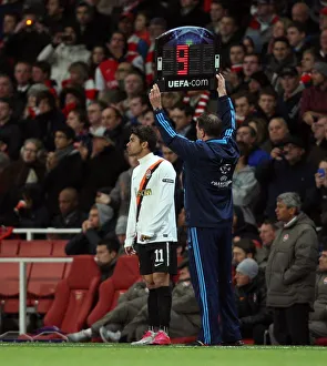 Former Arsenal player Eduardo comes on for Shaktar. Arsenal 5: 1 Shaktar Donetsk