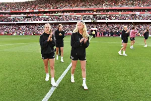 Arsenal Players Applaud Fans: Arsenal FC vs. Wolverhampton Wanderers, Premier League 2022-23