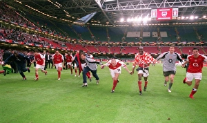 The Arsenal players celebrate winning the FA Cup. Arsenal 0:0 Manchester United The Arsenal players celebrate winning the FA Cup. Arsenal 0:0 Manchester United