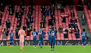 Arsenal Players Clap for Fans Before Europa League Match vs Rapid Wien