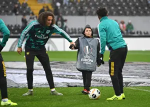 Arsenal Players Engage with Ballboy Before Vitoria Guimaraes Clash in Europa League