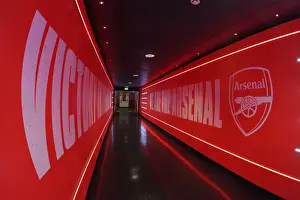 Arsenal Players Gather in the Tunnel before Carabao Cup Quarterfinal vs Sunderland