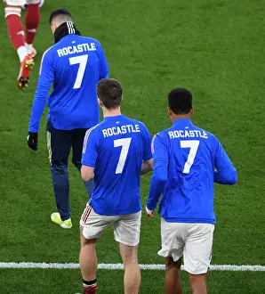 Arsenal Players Honor Late Legend Rocastle with Empty Emirates Stadium Shirts against Liverpool