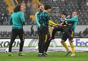 Arsenal Players Involve Local Ballboy in Unique Warm-Up Routine vs. Vitoria SC