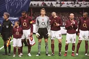 Arsenal v Villarreal 2005-6 Gallery: The Arsenal players line up before the mtch