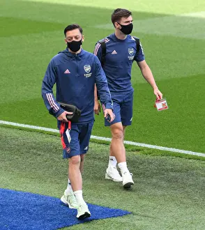 Arsenal Players Mesut Ozil and Kieran Tierney Arrive at Brighton & Hove Albion Stadium (2020)