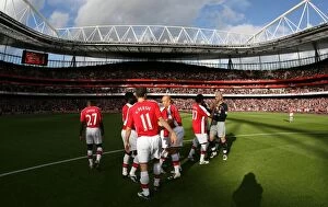 Images Dated 18th October 2008: The Arsenal players prepare for the match