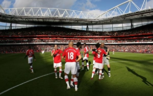 Images Dated 18th October 2008: The Arsenal players prepare for the match