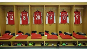 Arsenal V Hull City 2013-14 Prints: Arsenal Players Prepare for Premier League Clash Against Hull City (December 2013)