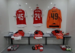 Tottenham Hotspur V Arsenal Capital One Cup 2015/16 Prints: Arsenal Players Prepare for Tottenham Showdown in Capital One Cup: Iwobi
