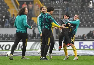 Arsenal Players Warm Up Ahead of Europa League Clash against Vitoria Guimaraes
