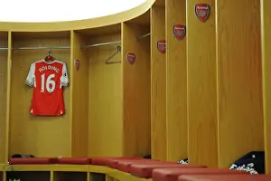 Arsenal V Everton 2016-17 Prints: Arsenal Pre-Match Huddle: Unity in the Changing Room (Arsenal vs. Everton, 2016-17)