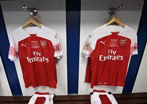 Real Madrid Legends v Arsenal Legends 2018-19 Collection: Arsenal at Real Madrid: A Glimpse into the Past - Arsenal Changing Room